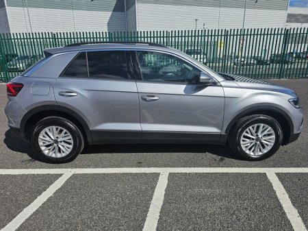 2023 Volkswagen T-Roc - photo 5