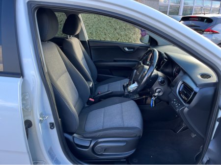 2024 Kia Stonic K2 1.0 PETROL //REVERSE CAMERA//CARPLAY//KIA SERVICE HISTORY// €18,950 thumbnail