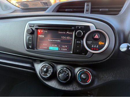 2013 Toyota Yaris - thumbnail 15