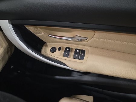 2017 BMW 3 Series 330e SE thumbnail