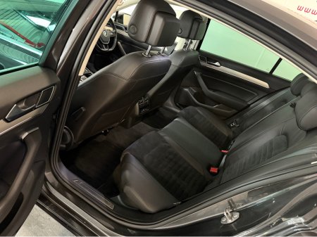 2019 Volkswagen Passat - thumbnail 5