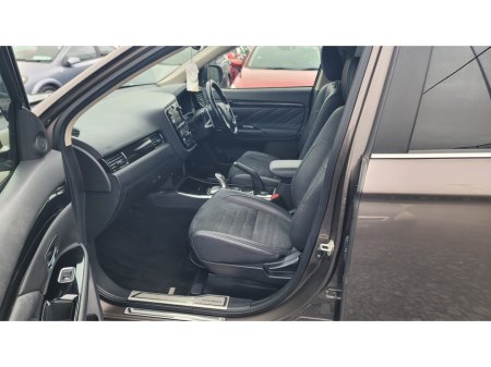 2017 Mitsubishi Outlander - thumbnail 14