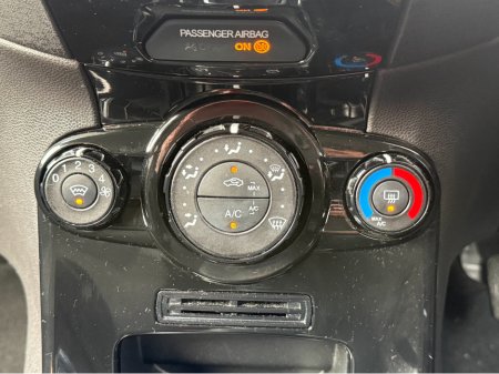 2014 Ford Fiesta - thumbnail 19