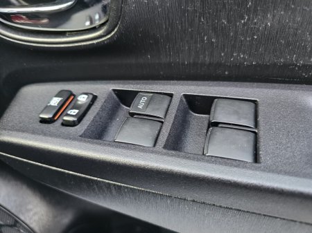 2013 Toyota Yaris - thumbnail 25