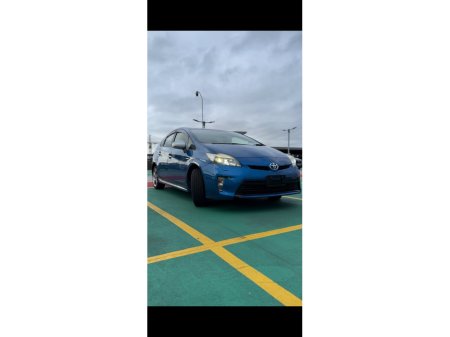 2013 Toyota Prius - thumbnail 2