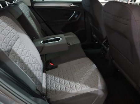 2022 Volkswagen Tiguan *98* LIFE TSI PHEV S-A DSG €29,700 thumbnail