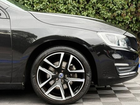 2017 Volvo V60 D4 CLASSIC 2.0 D // SERVICE HISTORY // REVERSE CAMERA // DIGITAL CLUSTER €19,900 thumbnail