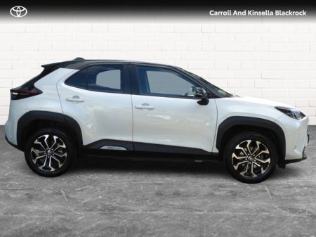 2022 Toyota Yaris Cross Hybrid Luna Sport €28,950 thumbnail