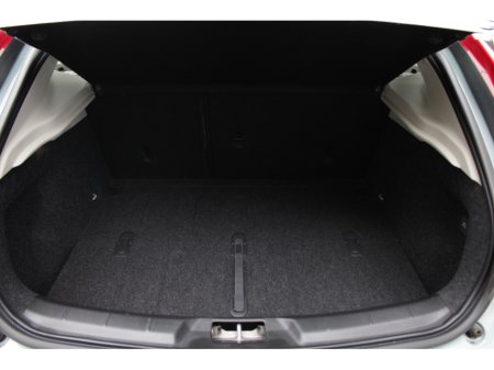 2018 Volvo V40 - thumbnail 18