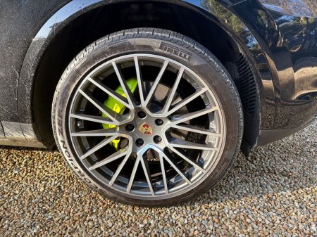 2023 Porsche Cayenne 3.0 E-hybrid 2DR Auto €82,950 thumbnail