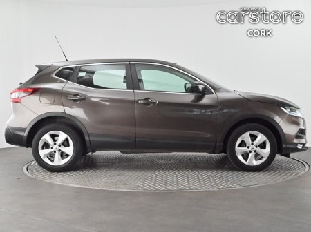 2017 Nissan Qashqai 1.2 PET XE €15,888 thumbnail