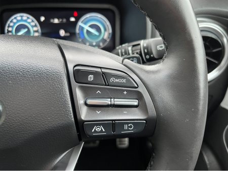 2023 Hyundai Kona KAUAI PREMIUM 64KWH EV //FULL LEATHER//HEATED SEATS AND STEERING WHEEL//REVERSE CAMERA//SAT NAV//KRELL SOUND SYSTEM// €23,950 thumbnail