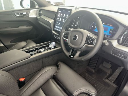 2025 Volvo XC60 - thumbnail 6