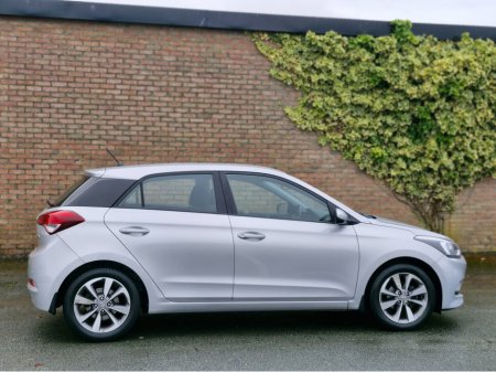 2018 Hyundai i20 DELUXE Finance Available €9,994 thumbnail
