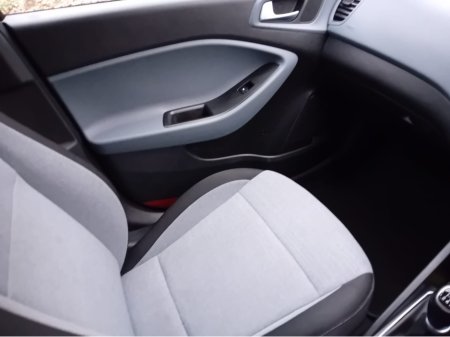 2016 Hyundai i20 1.2i DELUXE 1 OWNER ONLY 93 KLMS @ REDDY2DRIVE LTD €10,995 thumbnail