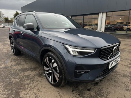2025 Volvo XC40 - thumbnail 5