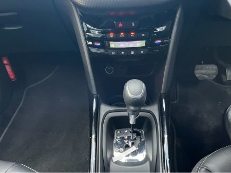 2017 Peugeot 2008 €12950! 2017 PEUGEOT 2008 1.2 AUTOMATIC €12,950 thumbnail