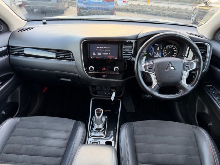 2020 Mitsubishi Outlander 4X4 Plug-in Hybrid - High Spec - Like New €24,750 thumbnail