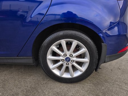 2016 Ford Focus - thumbnail 16