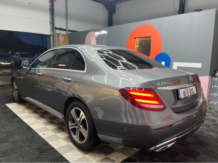 2018 Mercedes-Benz E Class 2018 MERCEDES-BENZ E220D AVANTGARDE 2.0 AUTOMATIC / CRUISE CONTROL / 360° PARKING CAMERA / ELECTRIC MEMORY HEATED FRONT AND REAR SEATS / PADDLE SHIFTERS / APPLE CARPLAY / AMBIENT LIGHTS thumbnail