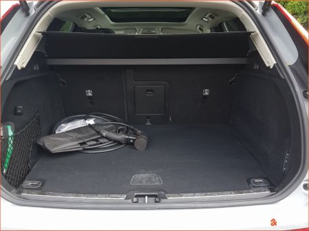 2025 Volvo XC60 T6 350 bhp AWD PHEV Ultra Bright (Three Year Volvo Warranty + Two Year Volvo Service Plan) €69,900 thumbnail