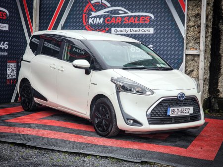 2019 Toyota Sienta - view 3