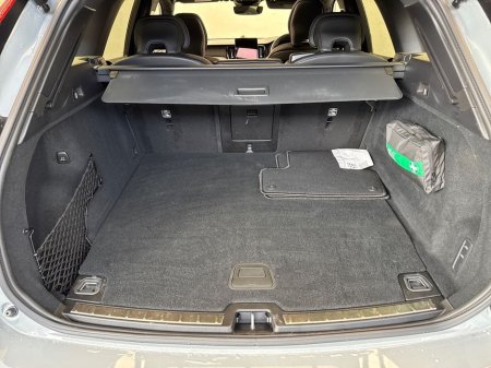 2025 Volvo XC60 - thumbnail 9