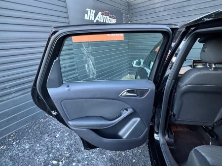 2015 Mercedes-Benz B Class B180 1.6 AUTO €13,995 thumbnail