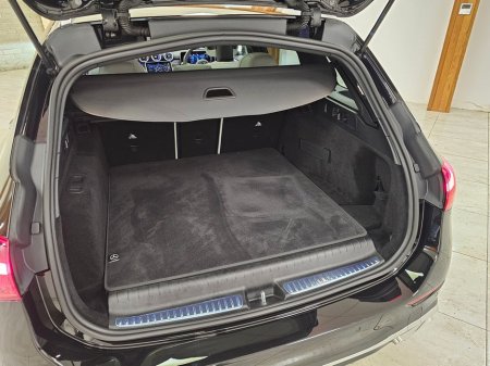 2025 Mercedes-Benz C Class PREMIUM // BLACK WITH IVORY €58,950 thumbnail