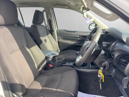 2017 Toyota Hilux - thumbnail 10