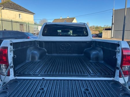 2025 Toyota Hilux FRESH SELECTION OF TRADE-INS HILUX 2.8 SR5 DOUBLE CAB €47,000 thumbnail