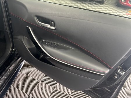 2018 Toyota Corolla - thumbnail 6