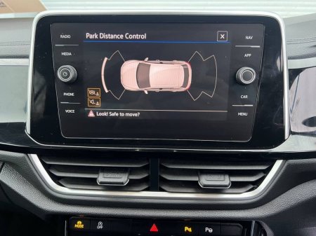 2023 Volkswagen T-Roc R-LINE 1.0 TSI // APPLE CARPLAY/ANDROID AUTO // DIGITAL CLUSTER // 17" R-LINE ALLOYS €27,900 thumbnail