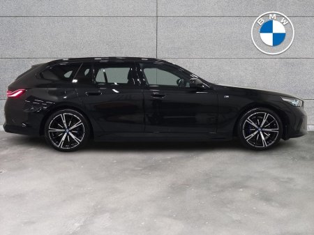 2025 BMW 5 Series 530 E M Sport Auto 530 e M Sport 530 e eDrive 22.1 kWh PHEV 299 184BHP /135 kw Auto Start/Stop thumbnail