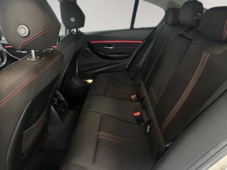 2015 BMW 3 Series - thumbnail 16