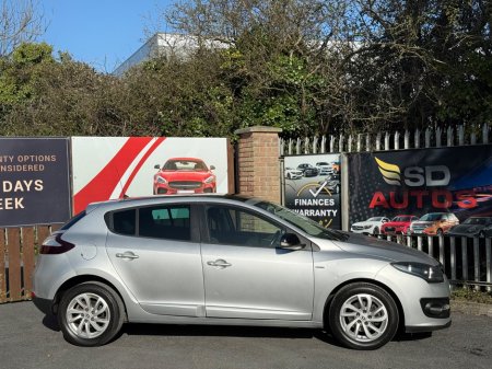 2016 Renault Megane - thumbnail 2