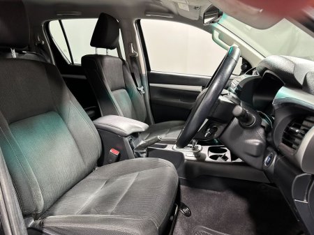 2022 Toyota Hilux Invincible 2.4 D4D Auto Double Cab €36,800 thumbnail