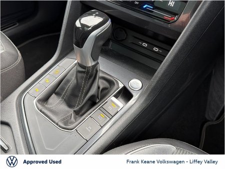 2023 Volkswagen Tiguan Allspace R-LINE AUTO 2.0 TDI 150HP *PLATINUM GREY* *7-SEATER* *SUNROOF* *CARPLAY & ANDROID AUTO* *REAR VIEW CAMERA* *PCP FINANCE AVAILABLE* €48,995 thumbnail