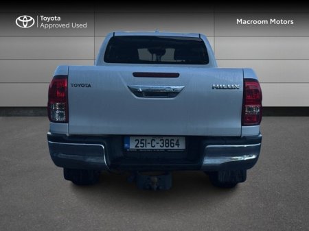 2025 Toyota Hilux FRESH SELECTION OF TRADE-INS HILUX 2.8 SR5 DOUBLE CAB €47,000 thumbnail