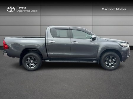 2025 Toyota Hilux FRESH SELECTION OF TRADE-INS HILUX 2.4 SR5 D/CAB AUTO €48,000 thumbnail