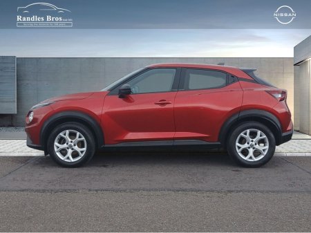 2021 Nissan Juke - view 3