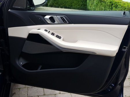 2021 BMW X5 xDrive45e M Sport €67,995 thumbnail