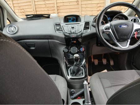 2014 Ford Fiesta - thumbnail 3