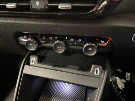 2023 Citroen E-C4 Feel 50kWh 136 - Reversing Camera - Sat Nave - Climate Control - Heated Seats - Cruise Control - Apple CarPlay/Android Auto €19,950 thumbnail