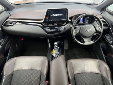 2018 Toyota C-HR G-LED EDITION 1.8 HYBRID // HEATED SEATS // DIAMOND CUT ALLOYS // ADAPTIVE CRUISE CONTROL €19,900 thumbnail