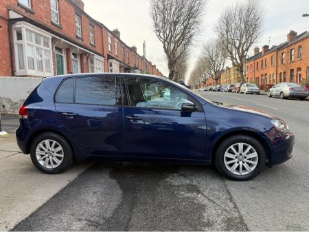 2013 Volkswagen Golf - view 4