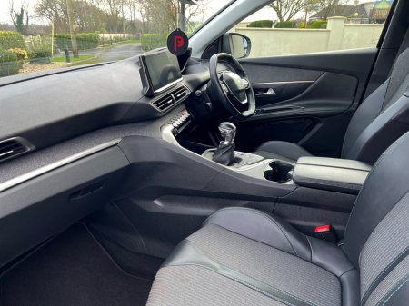 2023 Peugeot 5008 1.5 BlueHDi 130bhp Allure €33,950 thumbnail