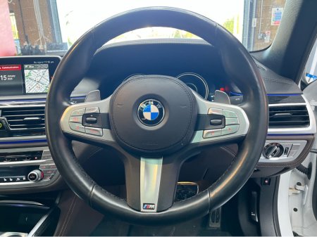 2017 BMW 7 Series 2017 BMW 740E IPERFORMANCE M-SPORT 2.0AUTOMATIC / CRUISE CONTROL / 360° PARKING CAMERA / ELECTRIC MEMORY HEATED & MASSAGING SEATS / PADDLE SHIFTERS / PANORAMIC SUNROOF / HEATED REAR SEATS thumbnail