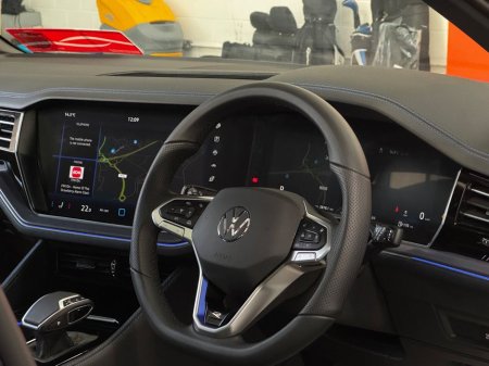 2025 Volkswagen Touareg - thumbnail 13