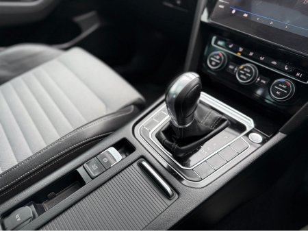 2018 Volkswagen Passat 2.0 TDI R-LINE AUTO*FULL SERVICE HISTORY* €21,995 thumbnail